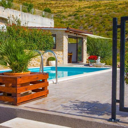 Hill Apartment With Private Pool Kučine Exterior foto