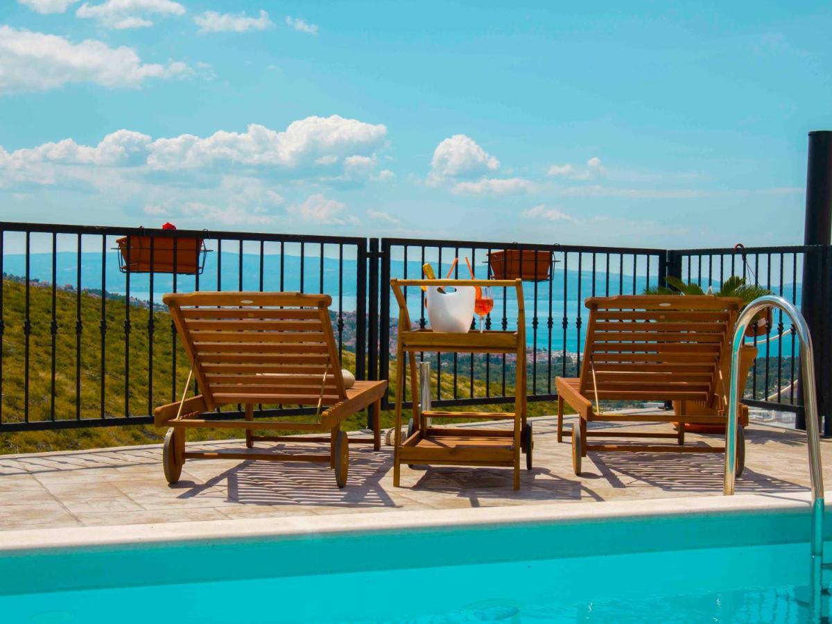 Hill Apartment With Private Pool Kučine Exterior foto